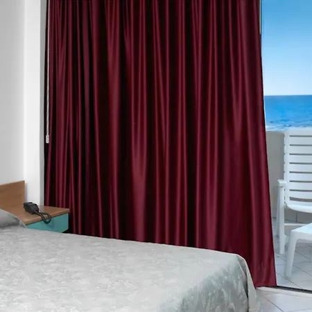 Hotel Altamarea & Family