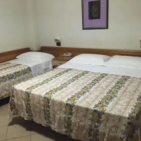 Hotel Altamarea & Family 3*